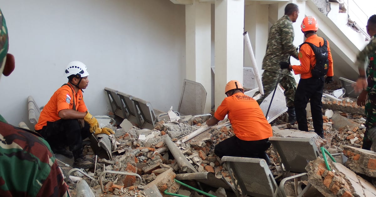 'Like we were on a trampoline': Indonesia quake kills 20, thousands flee