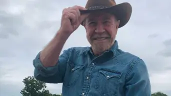 PICS: Chuck Norris (85) hikes up Lassen Peak PICS: Chuck Norris (85) hikes up Lassen Peak