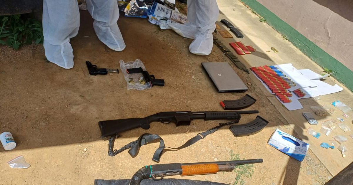 Phoenix police arrest man for possession of guns, drugs, stun grenades ...
