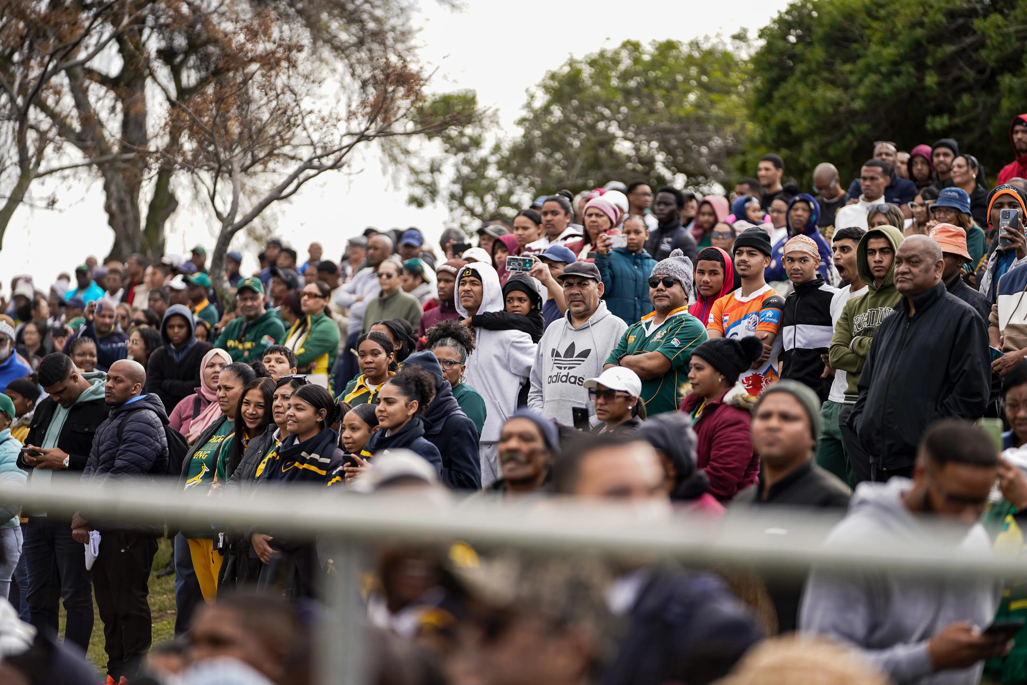 Belhar fans watch the Springboks train on Wednesday, 20 August 2025. Picture: Kayleen Morgan/EWN. Belhar fans watch the Springboks train on Wednesday, 20 August 2025. Picture: Kayleen Morgan/EWN.