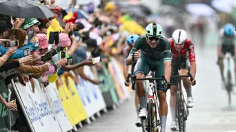 Milan wins crash-marred sprint at Tour de France Milan wins crash-marred sprint at Tour de France