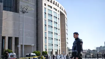 Police shoot dead two 'terrorists' outside Istanbul court: Minister Police shoot dead two 'terrorists' outside Istanbul court: Minister