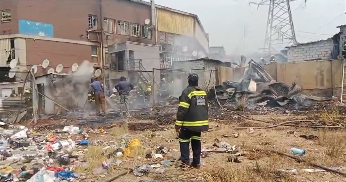 Joburg EMS on alert for any flare ups at London Road fire