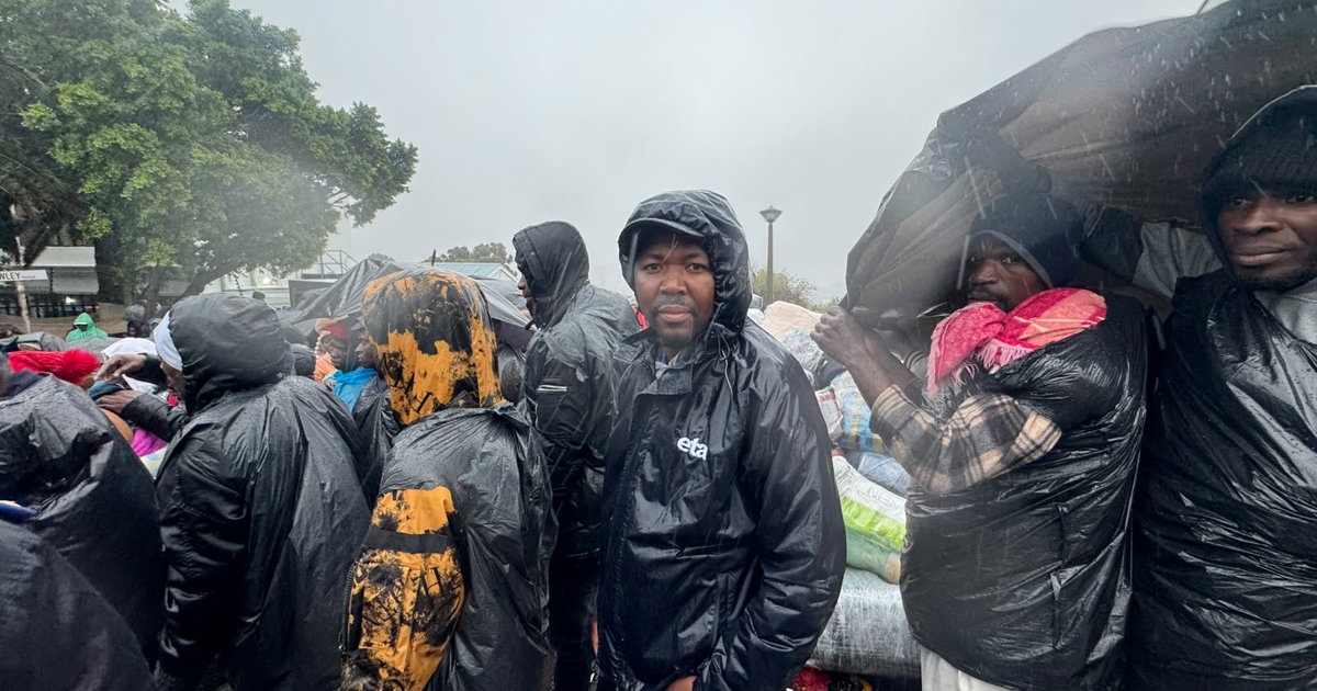 City of Cape Town relocates 3,000 Zimbabweans camped outside consulate ...