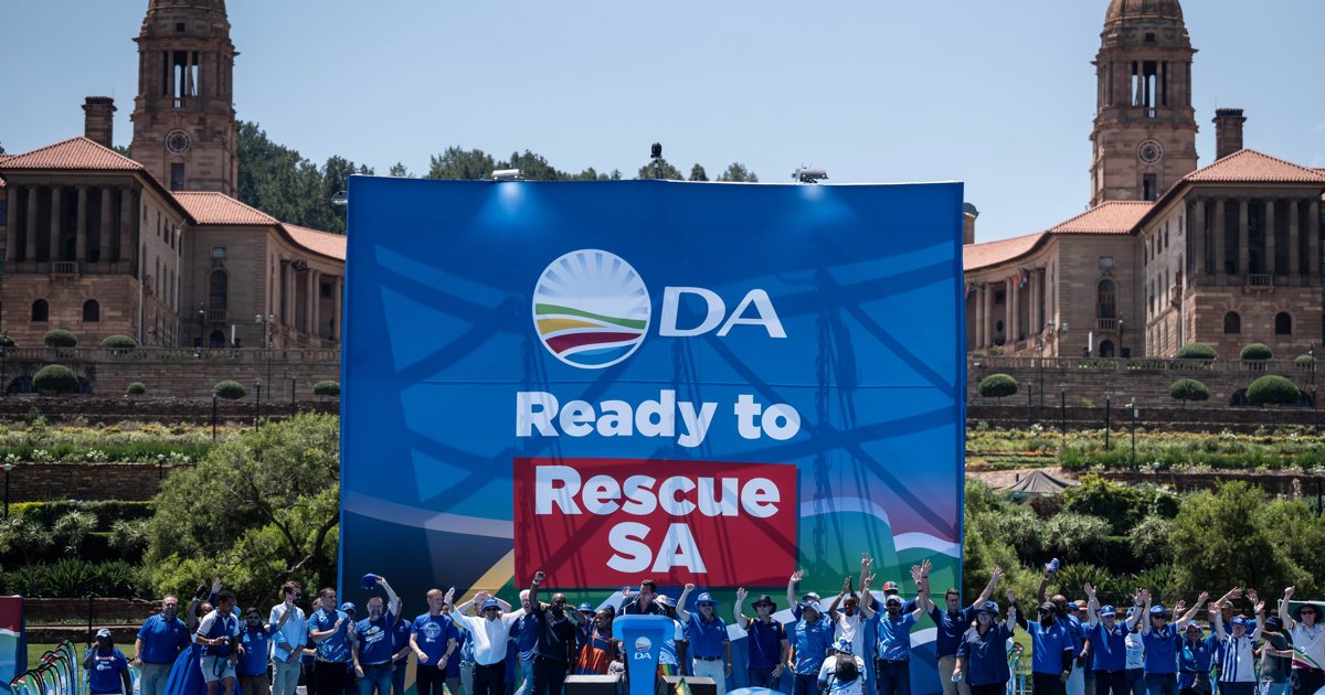 DA to quiz Ramaphosa over state-funded visit to Mnangagwa’s private farm