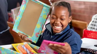 V&A Waterfront pledges R200,000 to Santa Shoebox Project V&A Waterfront pledges R200,000 to Santa Shoebox Project