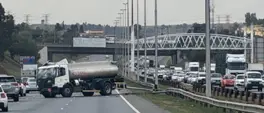N1 South freeway reopens after tanker crashes near Maraisburg N1 South freeway reopens after tanker crashes near Maraisburg