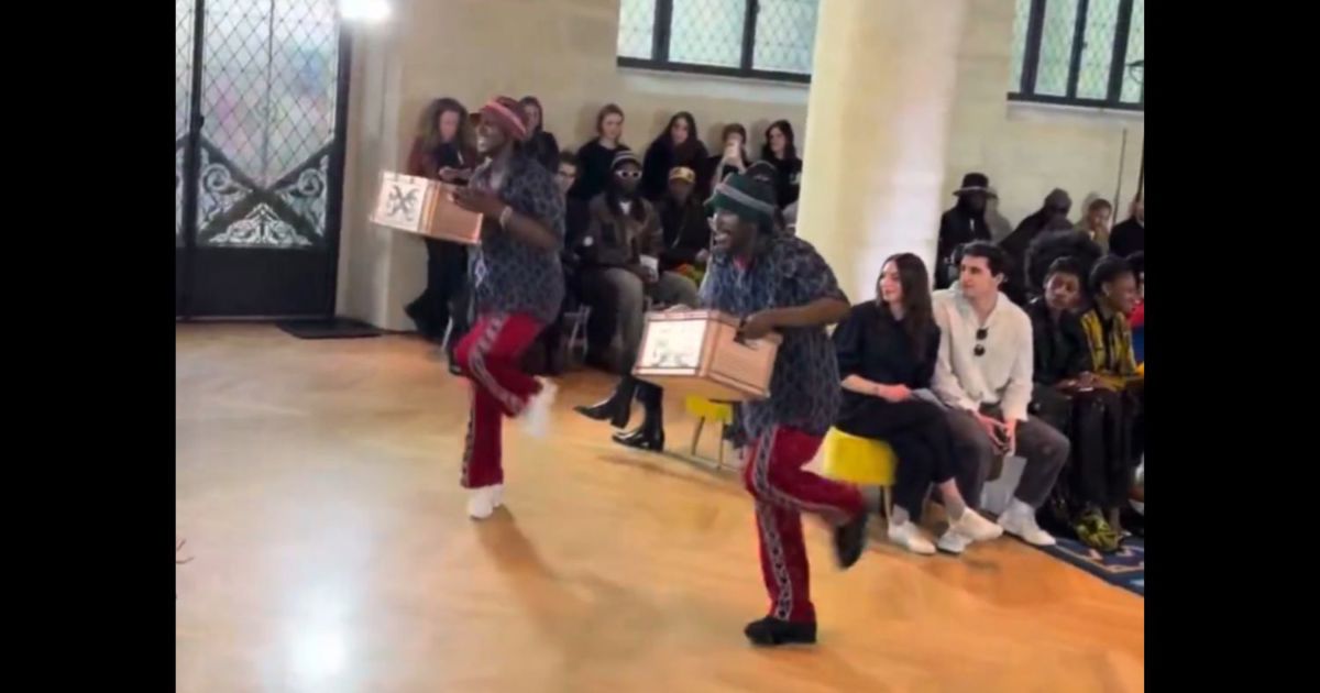 ANSEHEN: MaXhosa und Robot Boiis Skhothane-Stunt auf der Pariser Fashion ...