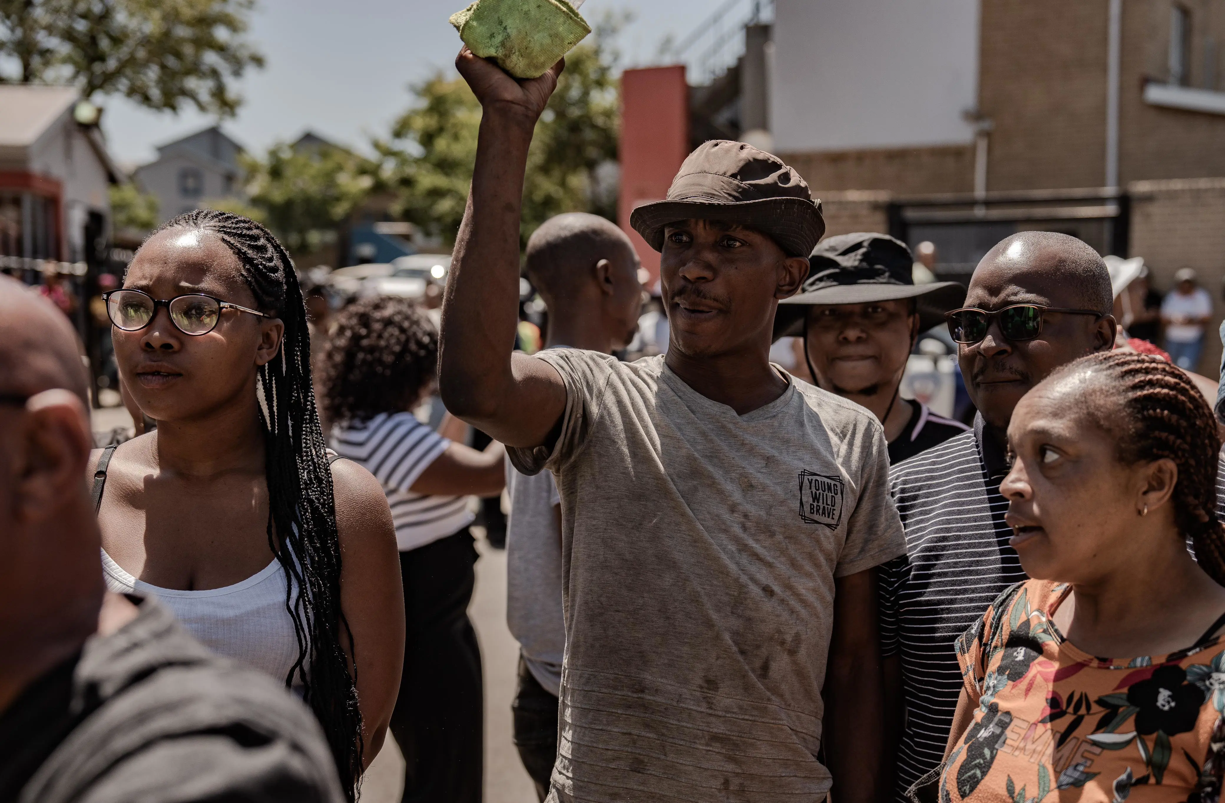 Kliptown Square residents blocked the entrance to their complex to prevent City Power officials and the police from entering to cut illegal electricity connections on 29 January 2025. Picture: Sphamandla Dlamini/EWN Kliptown Square residents blocked the entrance to their complex to prevent City Power officials and the police from entering to cut illegal electricity connections on 29 January 2025. Picture: Sphamandla Dlamini/EWN