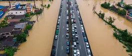Thailand floods kill 13, leaving people stranded and roads submerged Thailand floods kill 13, leaving people stranded and roads submerged