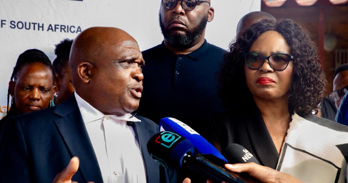 Gauteng legt Grundstein für Pilotprojekt einer 24-Stunden-Klinik in ...