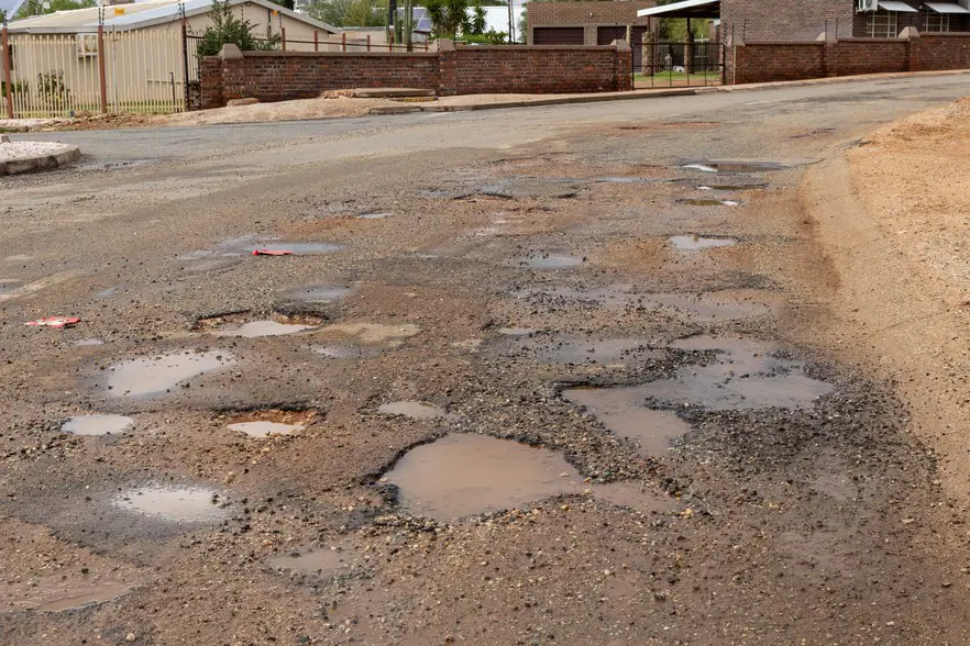 Roads in Kakamas are full of potholes. Picture: GroundUp News Roads in Kakamas are full of potholes. Picture: GroundUp News