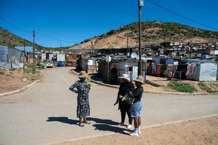 La communauté de Nkqubela, à Robertson, reste en état d'alerte après l'arrestation de certains immigrants. Photo : Actualités GroundUp La communauté de Nkqubela, à Robertson, reste en état d'alerte après l'arrestation de certains immigrants. Photo : Actualités GroundUp