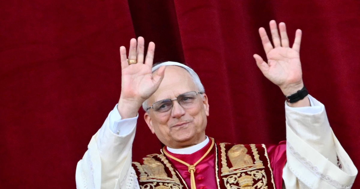 Pope offers to mediate between world leaders to end wars
