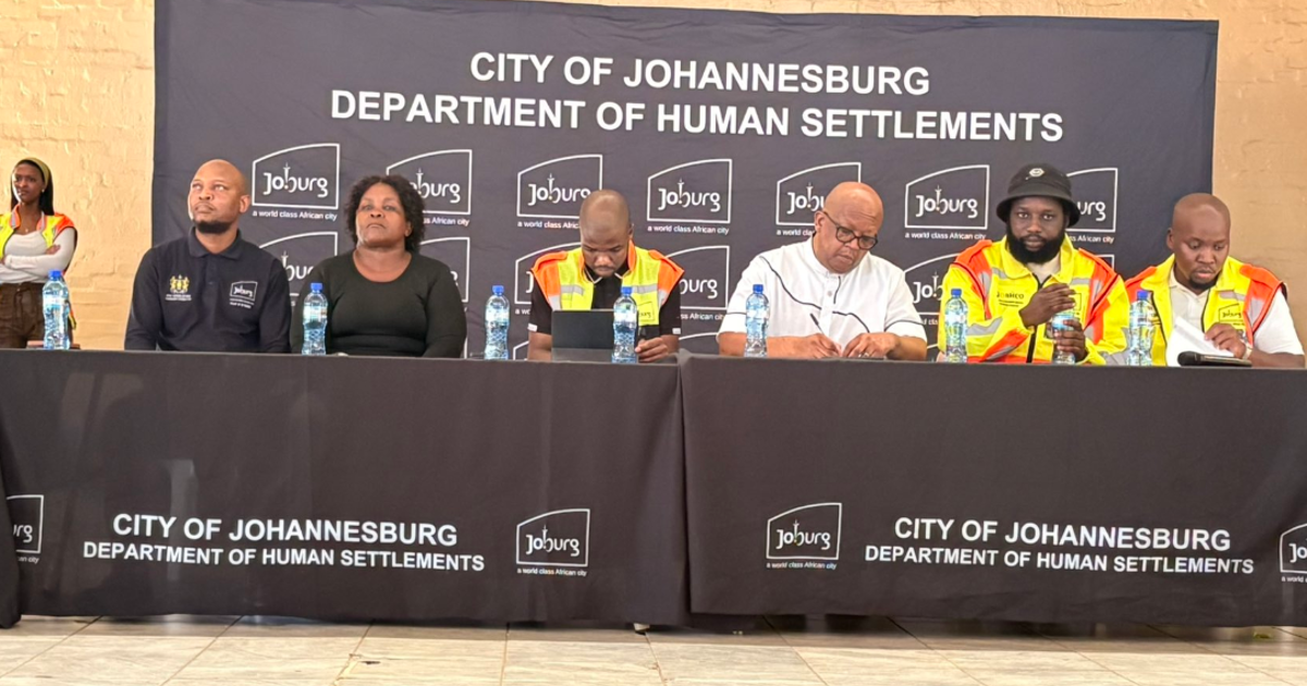 Joburg Human Settlements MMC confronted by activists in Doornkop
