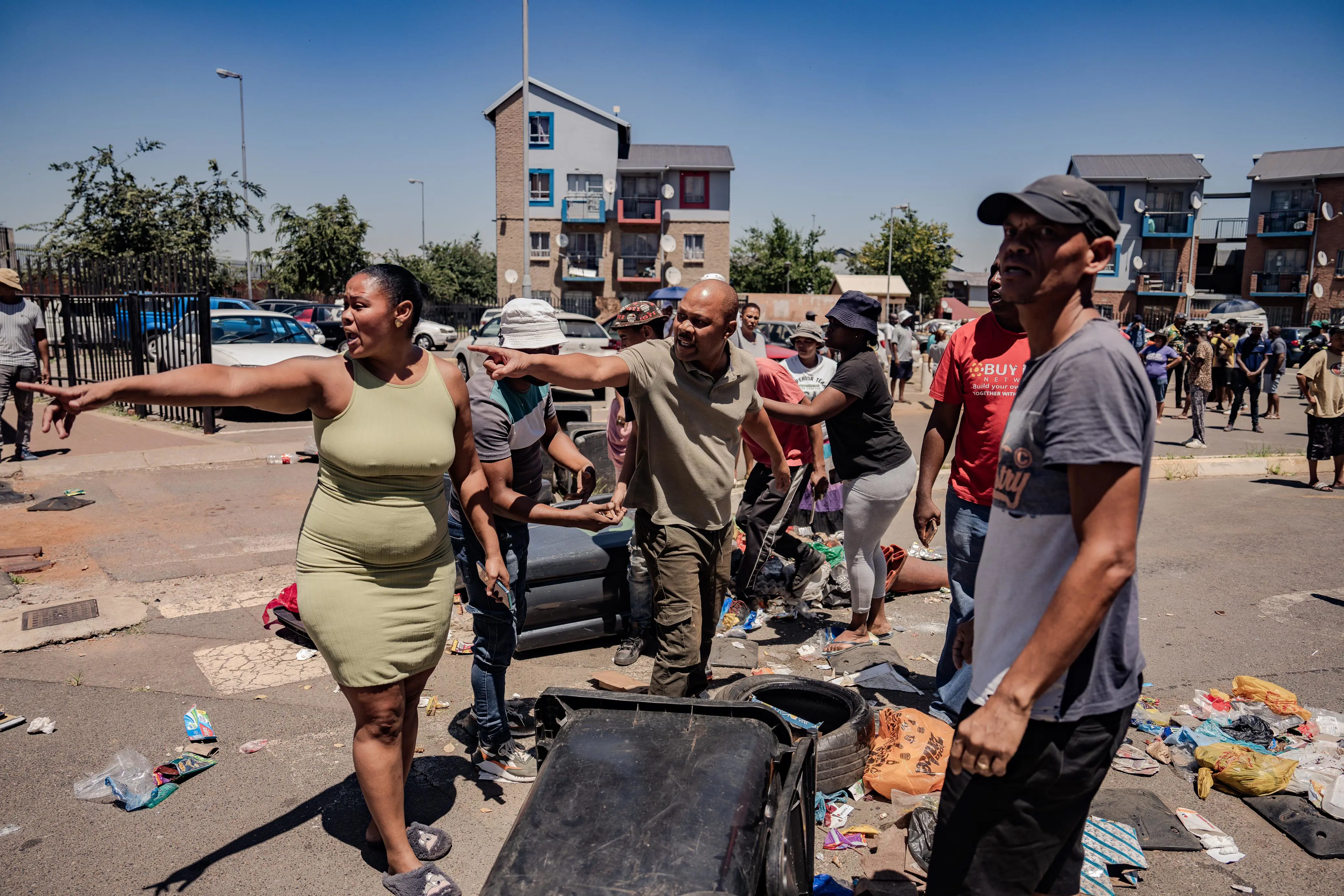 Kliptown Square residents burned debris at the entrance to their complex to prevent City Power officials and the police from entering to cut illegal electricity connections on 29 January 2025. Picture: Sphamandla Dlamini/EWN Kliptown Square residents burned debris at the entrance to their complex to prevent City Power officials and the police from entering to cut illegal electricity connections on 29 January 2025. Picture: Sphamandla Dlamini/EWN