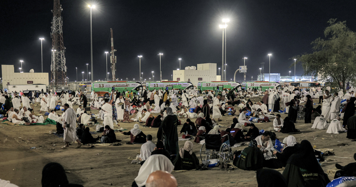 Muslim Pilgrims stone The Devil As Hajj Concludes In Saudi muslim-pilgrims-stone-the-devil-as-hajj-concludes-in-saudi