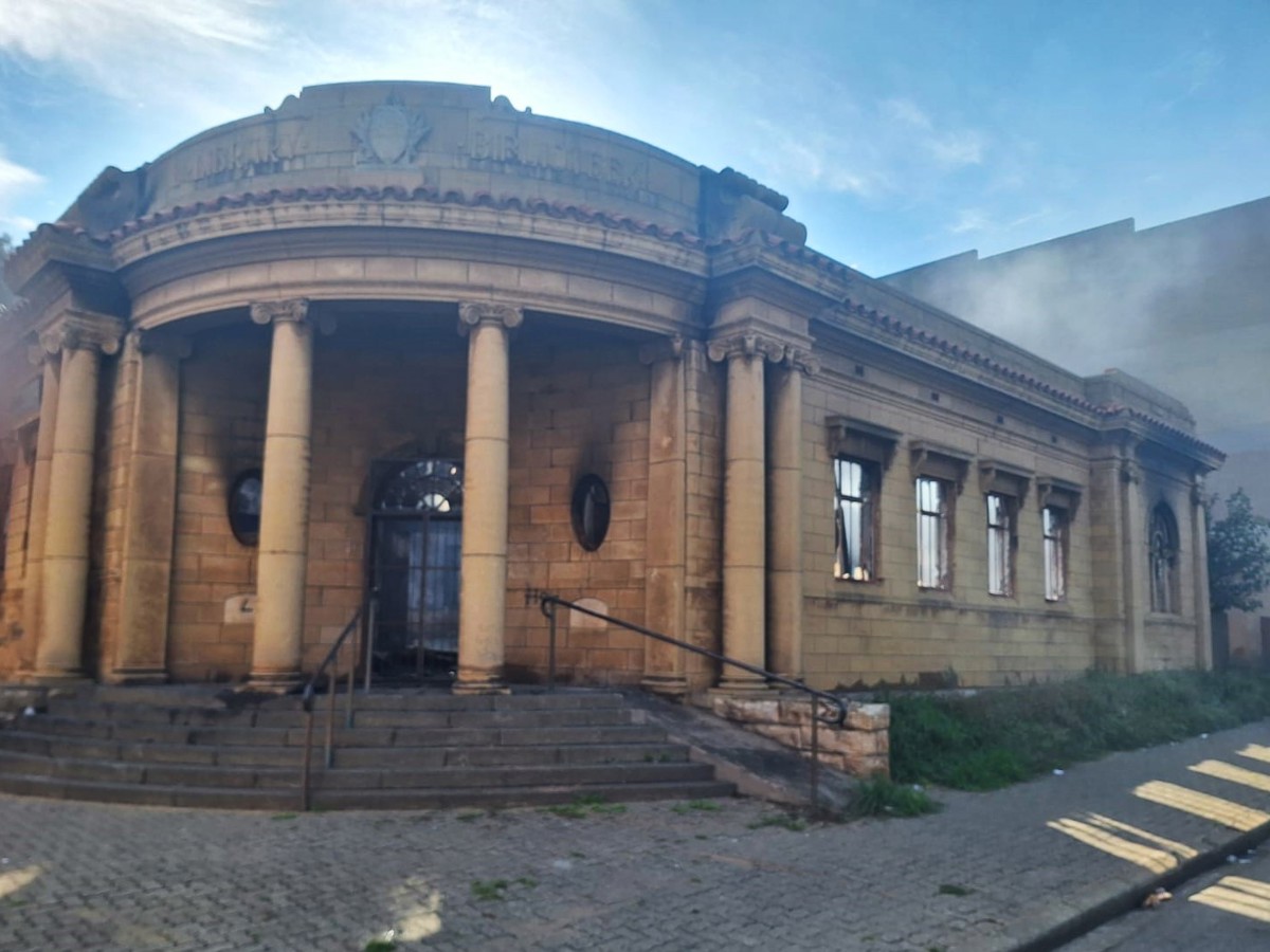 Historic Brakpan Library in Ekurhuleni gutted by fire, parts of building destroyed - Vimarsana News