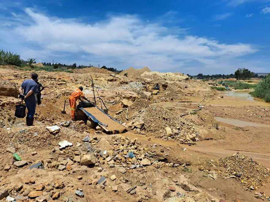 Artisanal miners (often referred to as Zama Zamas) operate co-operatively alongside large-scale mining companies in the river valleys south of Johannesburg. Picture: Johannes Khoele Artisanal miners (often referred to as Zama Zamas) operate co-operatively alongside large-scale mining companies in the river valleys south of Johannesburg. Picture: Johannes Khoele