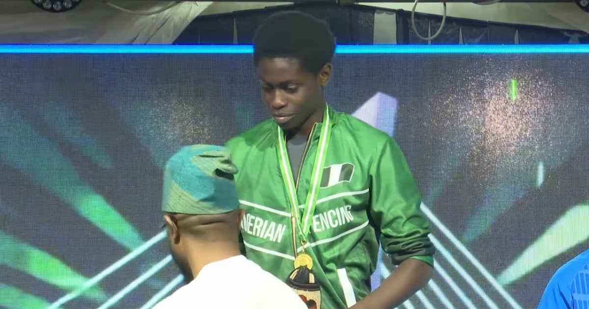 Historic gold: Teenager Esiovwa-Thompson makes fencing history for ...