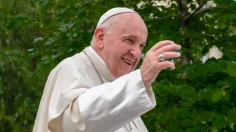 Playful pope jokes with world's comedians ahead of G7 Playful pope jokes with world's comedians ahead of G7