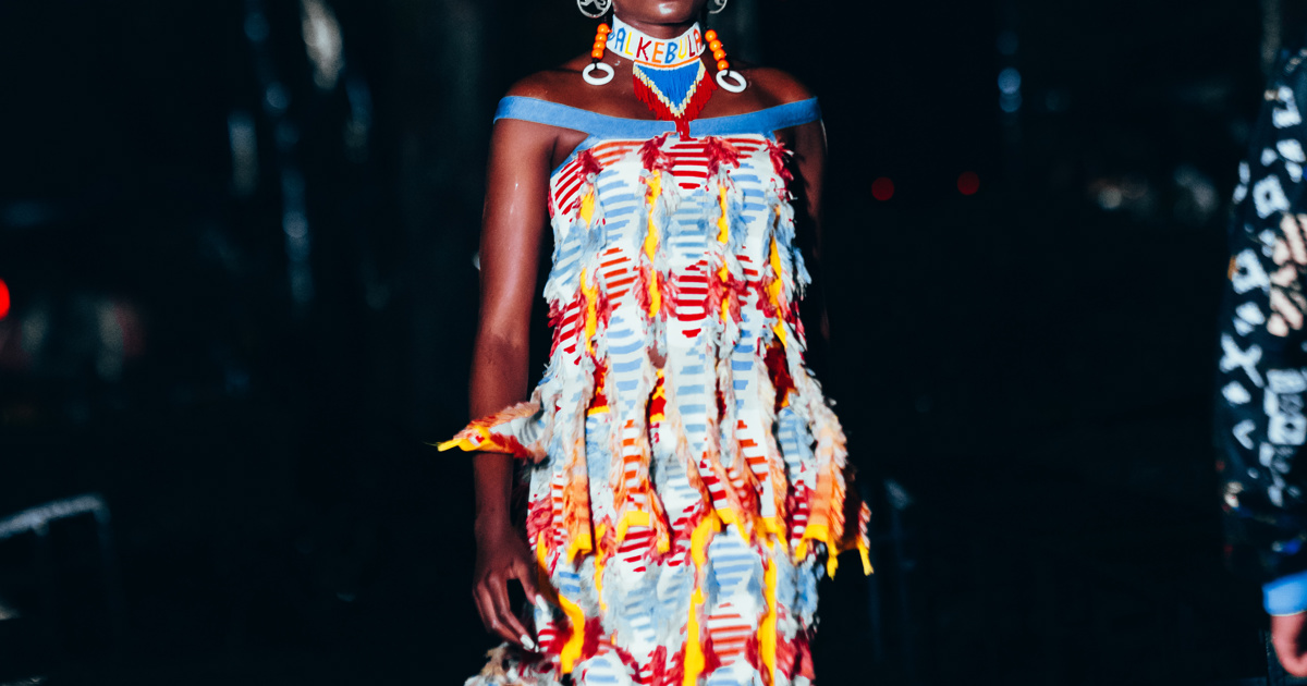 Laduma Ngxokolo präsentiert die Kollektion „Siyi Kulture“ mit einem ...