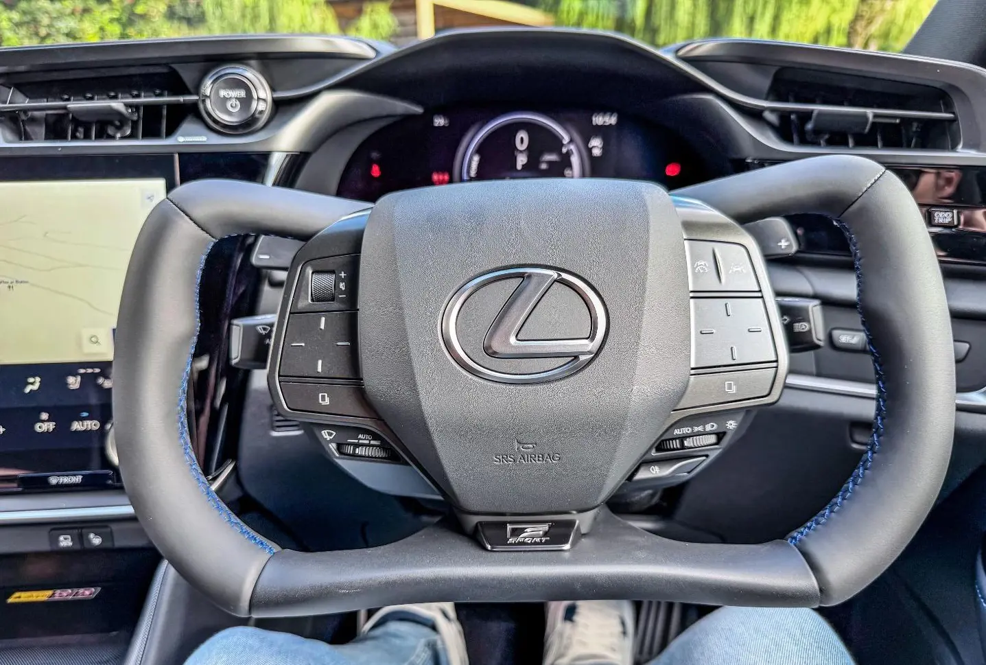 RX Lexus yoke steering wheel. Image: AutoTraderSA on Facebook RX Lexus yoke steering wheel. Image: AutoTraderSA on Facebook