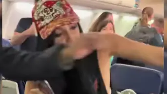 WATCH: Woman goes viral for wild spitting, hairpulling, swearing on flight WATCH: Woman goes viral for wild spitting, hairpulling, swearing on flight