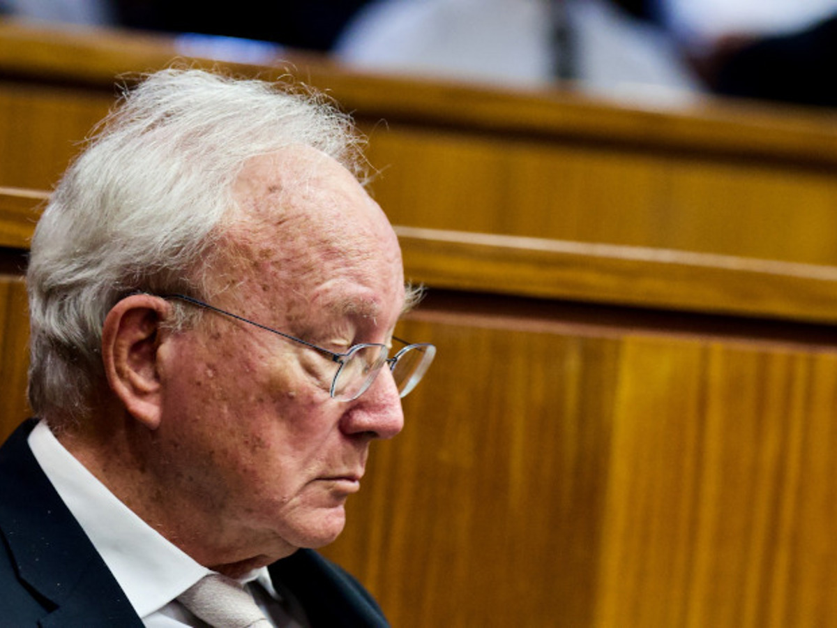 Beale denies he ingored concern over complications suffered by boy he operated on, court hears - Vimarsana News