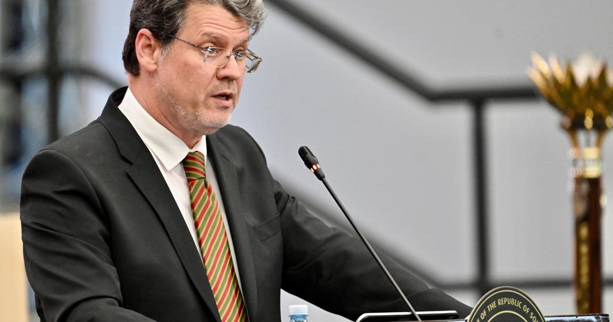 Parliamentarians reflect on 30th anniversary of the Constitution