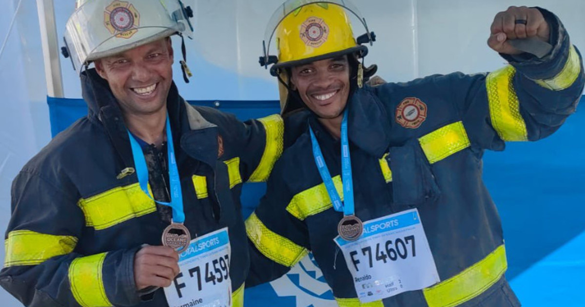 Firefighters to run Two Oceans marathon in full gear for charity
