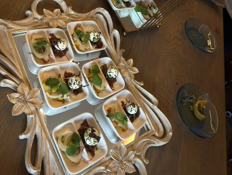 Inside the high-tech kitchen behind your in-flight meal. Picture: Simangele Legodi/EWN Inside the high-tech kitchen behind your in-flight meal. Picture: Simangele Legodi/EWN