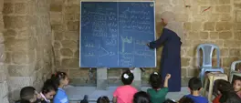 Schools but no books: Gaza's children return to makeshift classrooms Schools but no books: Gaza's children return to makeshift classrooms