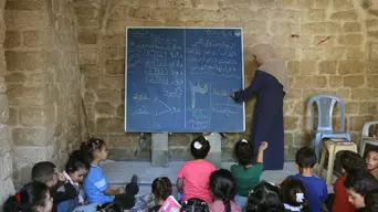 Schools but no books: Gaza's children return to makeshift classrooms Schools but no books: Gaza's children return to makeshift classrooms
