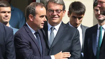 French PM in final effort to salvage cabinet French PM in final effort to salvage cabinet