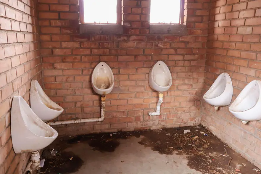 Urinals at Dr. MJ Madiba are broken. Picture: Liezl Human @GroundUp News Urinals at Dr. MJ Madiba are broken. Picture: Liezl Human @GroundUp News