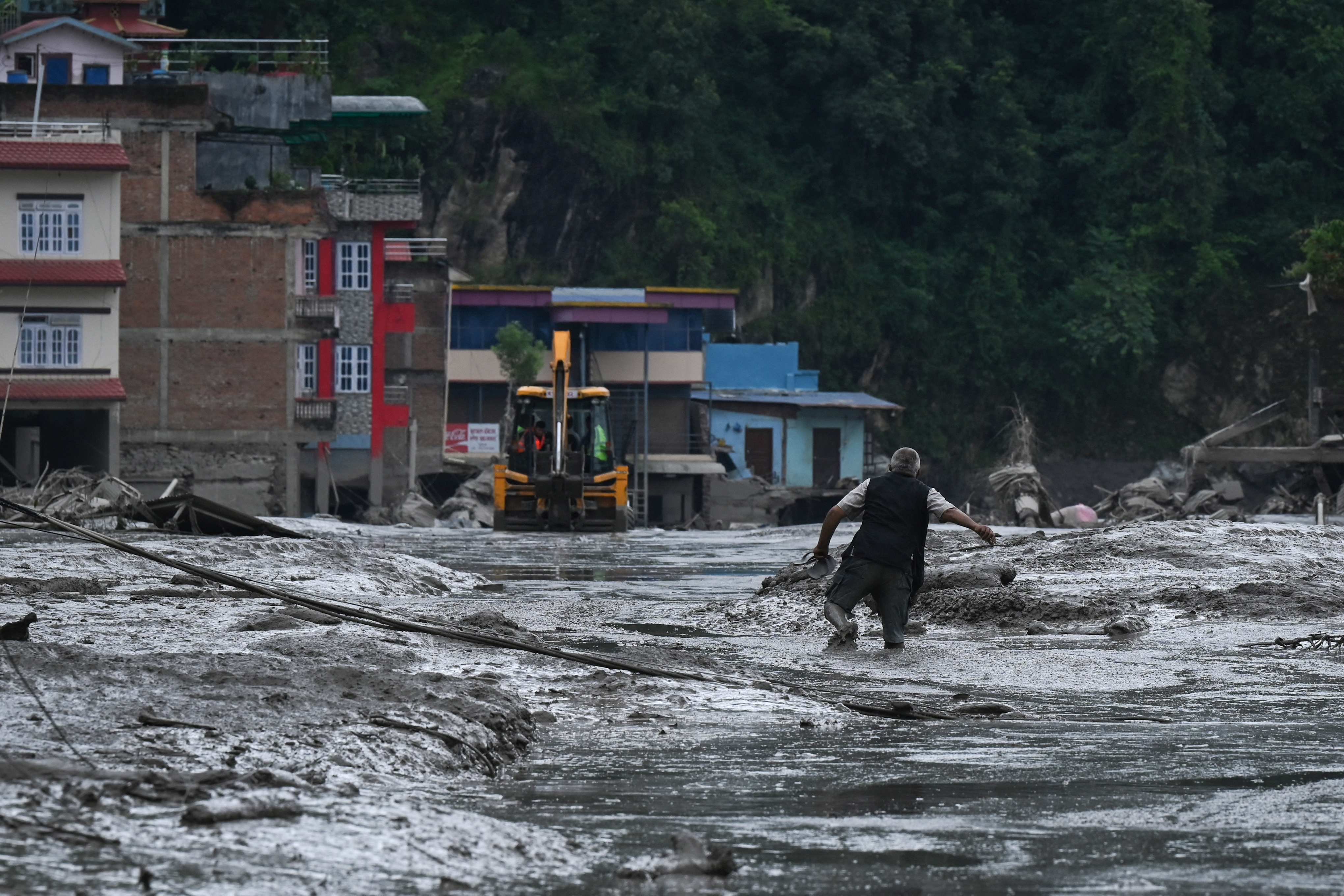 Nepal flood death toll keeps climbing, with 3,916 missing, confirms ...