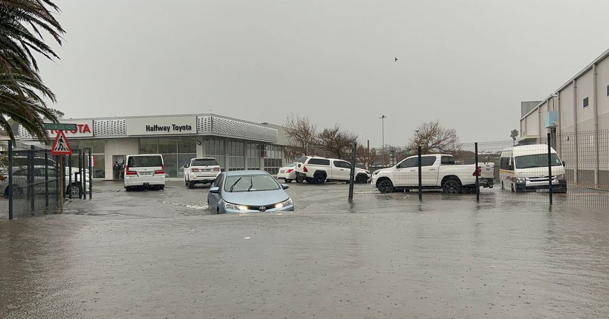 [WATCH] Floods batter Cape Town as cold front hits the province
