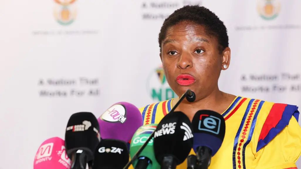 Govt warns foreign nationals not to abuse SA’s asylum system