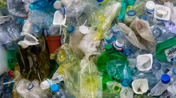 What makes plastic packaging good or bad for the environment? What makes plastic packaging good or bad for the environment?
