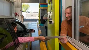 CoCT launches first vehicle licensing renewal 'drive-through' in Brackenfell CoCT launches first vehicle licensing renewal 'drive-through' in Brackenfell