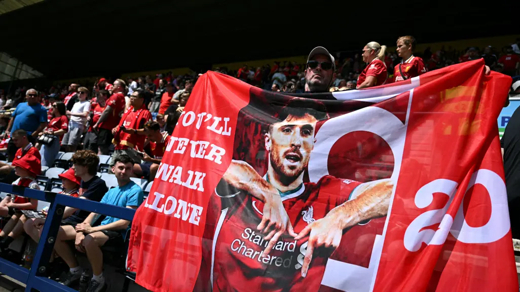 WATCH: Liverpool pay tribute to Diogo Jota and brother in first match back