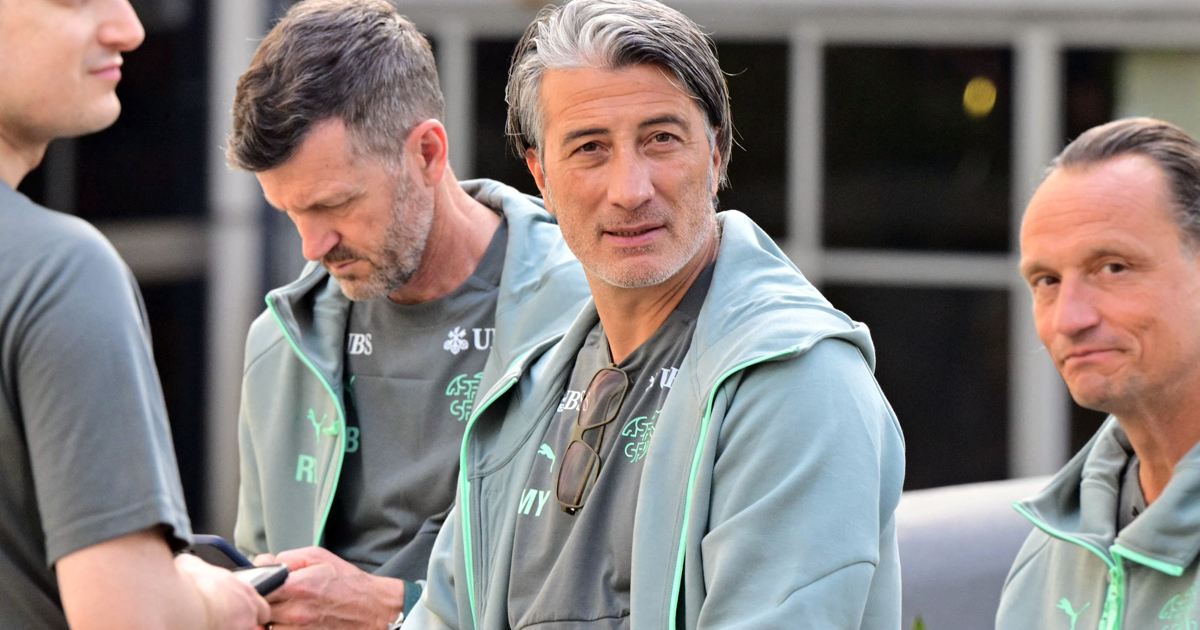 „Es tut immer noch weh“: Schweizer Trainer Murat Yakin gibt Schiedsrichter ...