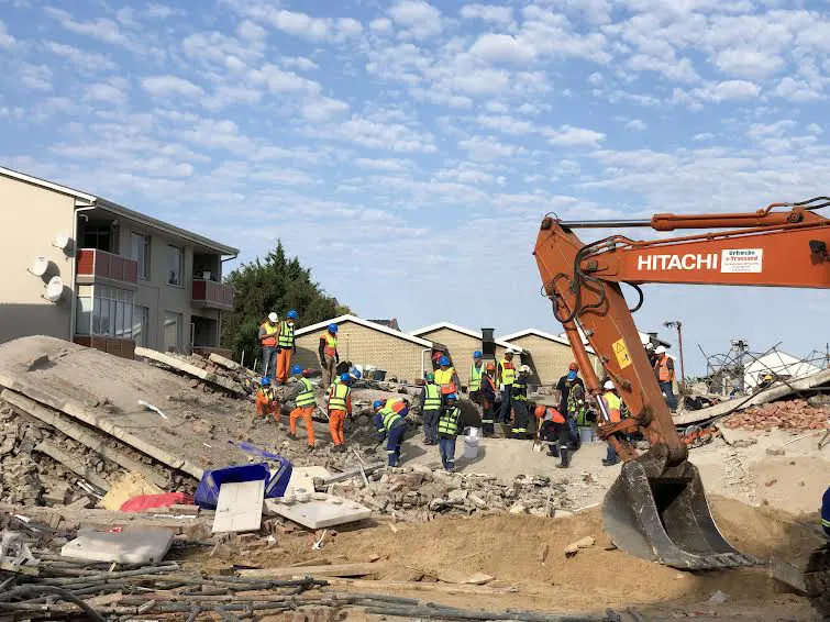 Rescue teams battling in May 2024 to find construction workers trapped under the collapsed apartment block in George. Picture: Daniel Steyn/GroundUp Rescue teams battling in May 2024 to find construction workers trapped under the collapsed apartment block in George. Picture: Daniel Steyn/GroundUp