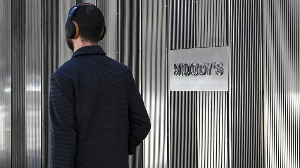 Moody’s shifts South Africa’s economic outlook to positive