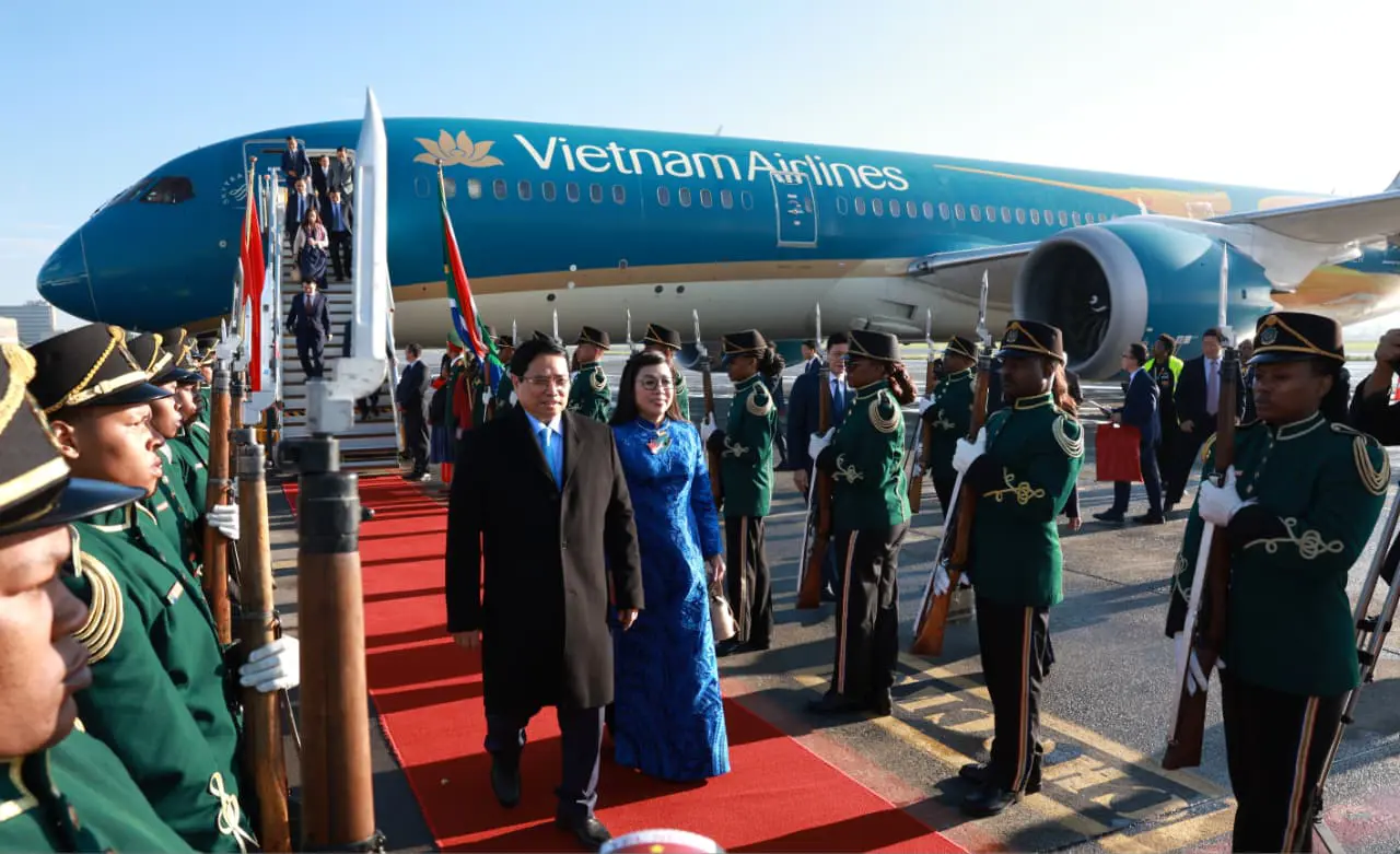 Pham Minh Chính, Prime Minister of Vietnam, accompanied by his spouse, arrives at OR Tambo International Airport. Picture: GCIS Pham Minh Chính, Prime Minister of Vietnam, accompanied by his spouse, arrives at OR Tambo International Airport. Picture: GCIS