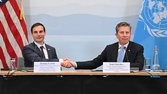 US pledges $2 bn for UN aid, with 'adapt, shrink or die' warning US pledges $2 bn for UN aid, with 'adapt, shrink or die' warning