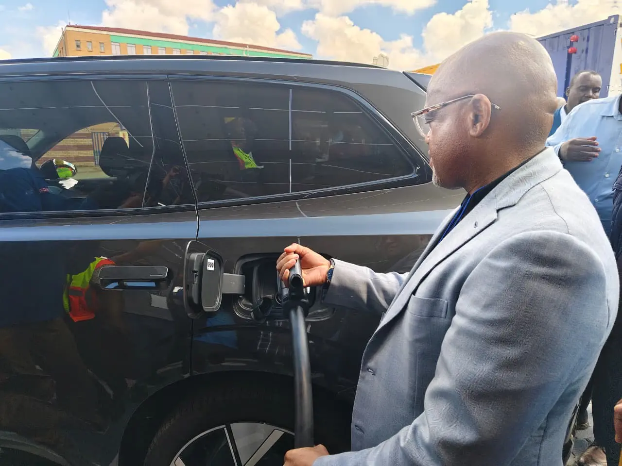 City of Johannesburg mayor, Dada Morero demonstrates how an electric vehicle charging point works, at the launch of City Power's charging station in Booysens. Picture: Supplied. City of Johannesburg mayor, Dada Morero demonstrates how an electric vehicle charging point works, at the launch of City Power's charging station in Booysens. Picture: Supplied.