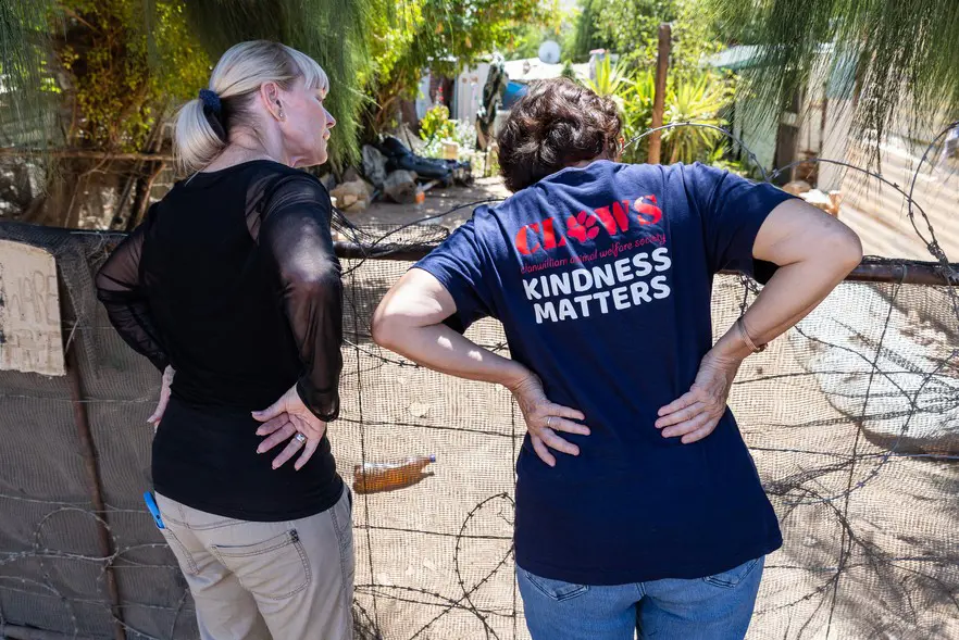 Craig and volunteer Susanna Mezza check on animals at a Clanwilliam informal settlement. Photo: Ashraf Hendricks Craig and volunteer Susanna Mezza check on animals at a Clanwilliam informal settlement. Photo: Ashraf Hendricks