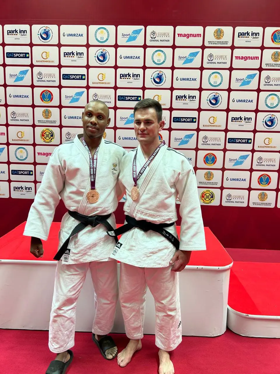 Para-athletes Ndyebo Lamani and Jacques Joubert won bronze medals at the IBSA Grand Prix in Astana, Kazakhstan. Picture: Judo South Africa/ Facebook. Para-athletes Ndyebo Lamani and Jacques Joubert won bronze medals at the IBSA Grand Prix in Astana, Kazakhstan. Picture: Judo South Africa/ Facebook.